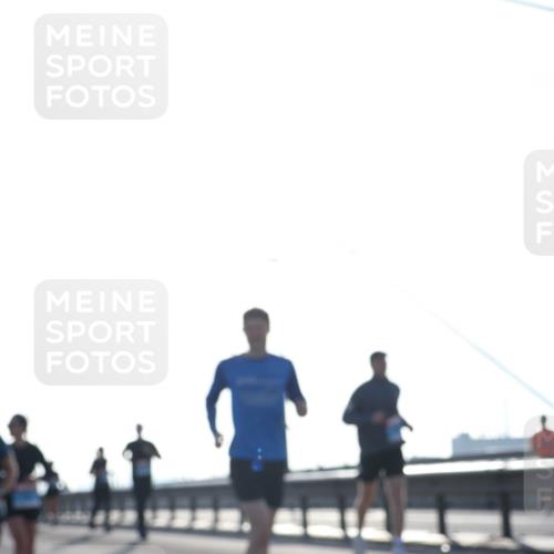 03.10.2026 - Köhlbrandbrückenlauf Tim E. http://msf.ph/oto/10617233 03.10.2026 09:34:43 Position 1  meine-sportfotos.de