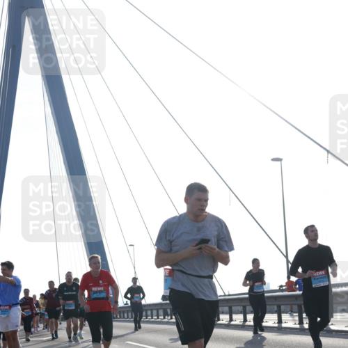 03.10.2026 - Köhlbrandbrückenlauf Tim E. http://msf.ph/oto/10617261 03.10.2026 09:34:47 Position 1  meine-sportfotos.de