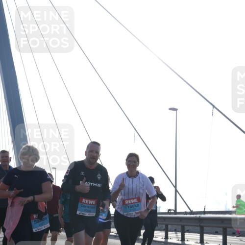 03.10.2026 - Köhlbrandbrückenlauf Tim E. http://msf.ph/oto/10617290 03.10.2026 09:34:51 Position 1 2571, 2066, 1153 meine-sportfotos.de