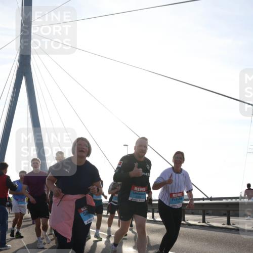 03.10.2026 - Köhlbrandbrückenlauf Tim E. http://msf.ph/oto/10617307 03.10.2026 09:34:53 Position 1 2066, 1153 meine-sportfotos.de