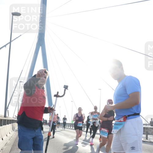 03.10.2026 - Köhlbrandbrückenlauf Tim E. http://msf.ph/oto/10617343 03.10.2026 09:34:58 Position 1 484, 2834 meine-sportfotos.de