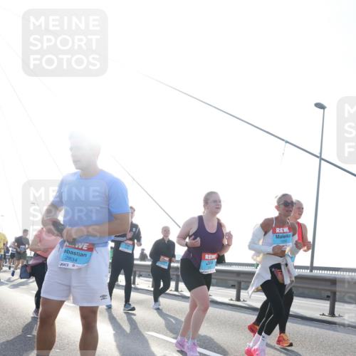 03.10.2026 - Köhlbrandbrückenlauf Tim E. http://msf.ph/oto/10617348 03.10.2026 09:35:00 Position 1 2834, 1550 meine-sportfotos.de