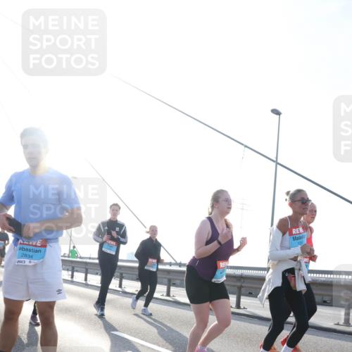 03.10.2026 - Köhlbrandbrückenlauf Tim E. http://msf.ph/oto/10617354 03.10.2026 09:35:00 Position 1 2834 meine-sportfotos.de