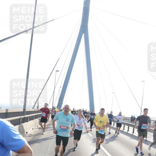 03.10.2026 - Köhlbrandbrückenlauf Tim E. http://msf.ph/oto/10617366 03.10.2026 09:35:03 Position 1 30, 40 meine-sportfotos.de