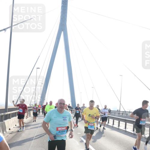 03.10.2026 - Köhlbrandbrückenlauf Tim E. http://msf.ph/oto/10617379 03.10.2026 09:35:04 Position 1 1924 meine-sportfotos.de