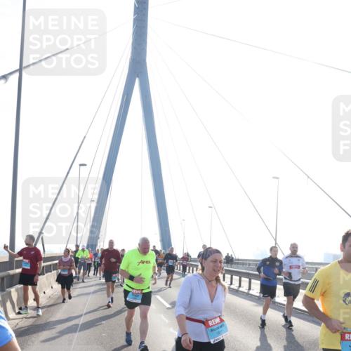 03.10.2026 - Köhlbrandbrückenlauf Tim E. http://msf.ph/oto/10617403 03.10.2026 09:35:05 Position 1 1077 meine-sportfotos.de
