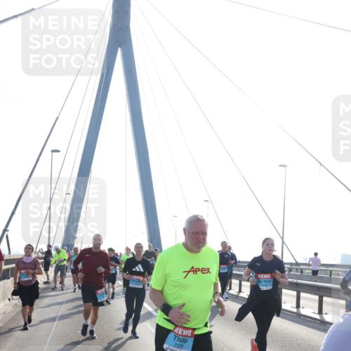 03.10.2026 - Köhlbrandbrückenlauf Tim E. http://msf.ph/oto/10617414 03.10.2026 09:35:07 Position 1 2028 meine-sportfotos.de