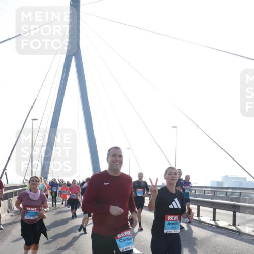 03.10.2026 - Köhlbrandbrückenlauf Tim E. http://msf.ph/oto/10617443 03.10.2026 09:35:09 Position 1 1544, 1543 meine-sportfotos.de
