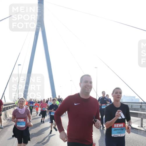 03.10.2026 - Köhlbrandbrückenlauf Tim E. http://msf.ph/oto/10617451 03.10.2026 09:35:09 Position 1 2668, 1543 meine-sportfotos.de