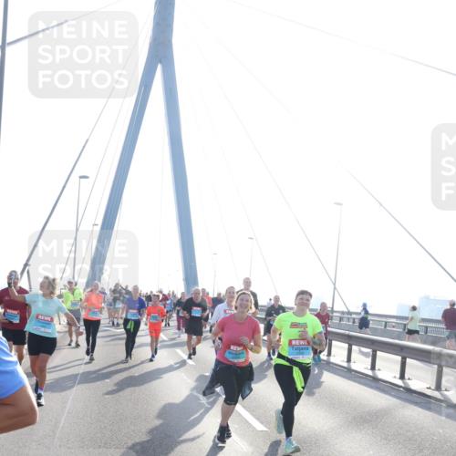 03.10.2026 - Köhlbrandbrückenlauf Tim E. http://msf.ph/oto/10617479 03.10.2026 09:35:11 Position 1  meine-sportfotos.de