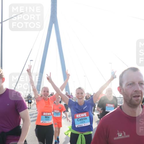 03.10.2026 - Köhlbrandbrückenlauf Tim E. http://msf.ph/oto/10617524 03.10.2026 09:35:15 Position 1 1375, 1378, 1374, 1016, 1923 meine-sportfotos.de