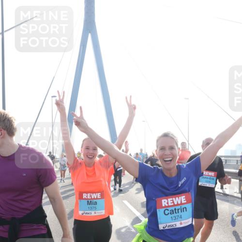 03.10.2026 - Köhlbrandbrückenlauf Tim E. http://msf.ph/oto/10617531 03.10.2026 09:35:15 Position 1 1375, 1374, 1016 meine-sportfotos.de
