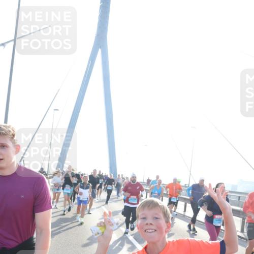 03.10.2026 - Köhlbrandbrückenlauf Tim E. http://msf.ph/oto/10617547 03.10.2026 09:35:16 Position 1 1378 meine-sportfotos.de