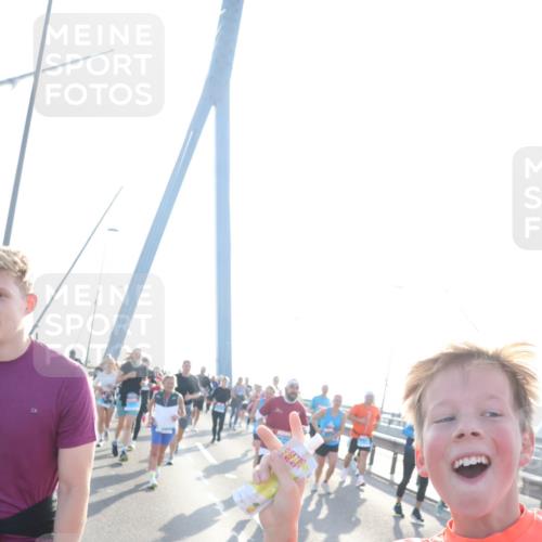 03.10.2026 - Köhlbrandbrückenlauf Tim E. http://msf.ph/oto/10617552 03.10.2026 09:35:17 Position 1 1378 meine-sportfotos.de