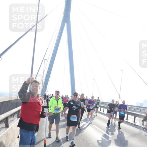 03.10.2026 - Köhlbrandbrückenlauf Tim E. http://msf.ph/oto/10617606 03.10.2026 09:35:24 Position 1  meine-sportfotos.de