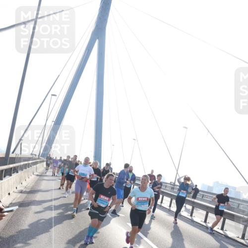03.10.2026 - Köhlbrandbrückenlauf Tim E. http://msf.ph/oto/10617623 03.10.2026 09:35:33 Position 1  meine-sportfotos.de