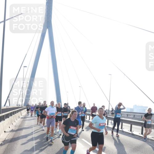 03.10.2026 - Köhlbrandbrückenlauf Tim E. http://msf.ph/oto/10617631 03.10.2026 09:35:33 Position 1 2838 meine-sportfotos.de