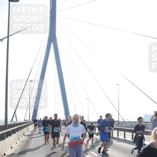 03.10.2026 - Köhlbrandbrückenlauf Tim E. http://msf.ph/oto/10617651 03.10.2026 09:35:34 Position 1  meine-sportfotos.de