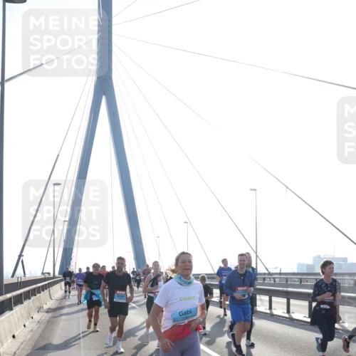 03.10.2026 - Köhlbrandbrückenlauf Tim E. http://msf.ph/oto/10617657 03.10.2026 09:35:34 Position 1  meine-sportfotos.de