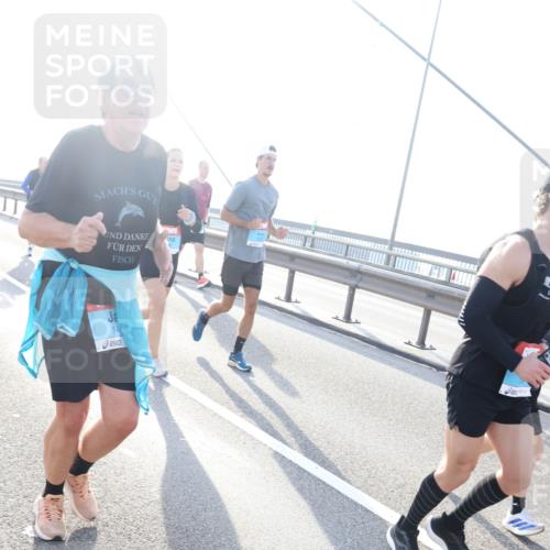 03.10.2026 - Köhlbrandbrückenlauf Tim E. http://msf.ph/oto/10617707 03.10.2026 09:35:39 Position 1 14 meine-sportfotos.de