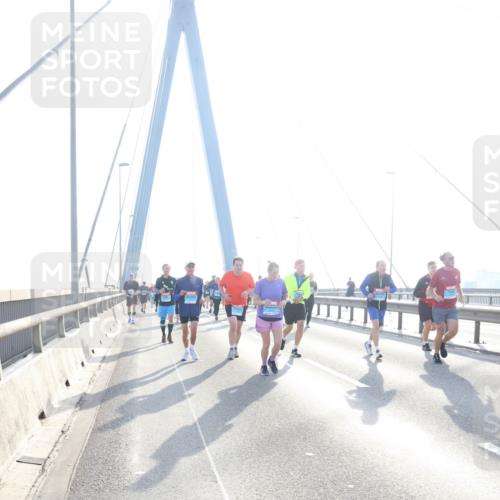03.10.2026 - Köhlbrandbrückenlauf Tim E. http://msf.ph/oto/10617721 03.10.2026 09:35:40 Position 1  meine-sportfotos.de