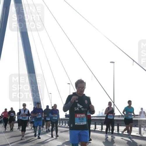03.10.2026 - Köhlbrandbrückenlauf Tim E. http://msf.ph/oto/10617768 03.10.2026 09:35:44 Position 1 3286 meine-sportfotos.de
