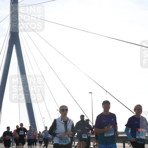 03.10.2026 - Köhlbrandbrückenlauf Tim E. http://msf.ph/oto/10617809 03.10.2026 09:35:48 Position 1 1669, 1668, 1667 meine-sportfotos.de