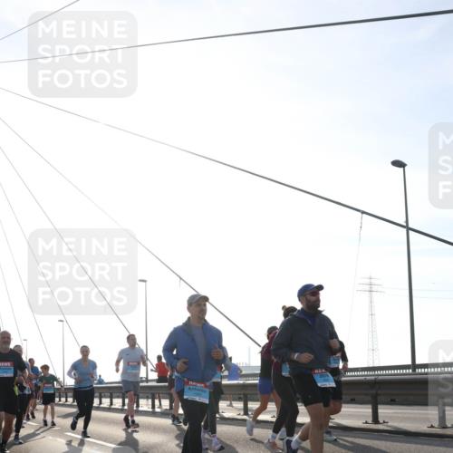 03.10.2026 - Köhlbrandbrückenlauf Tim E. http://msf.ph/oto/10617845 03.10.2026 09:35:50 Position 1  meine-sportfotos.de