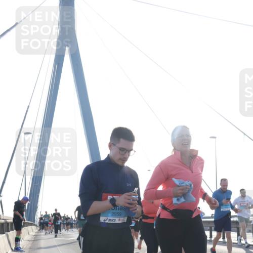 03.10.2026 - Köhlbrandbrückenlauf Tim E. http://msf.ph/oto/10617884 03.10.2026 09:35:53 Position 1 2959 meine-sportfotos.de
