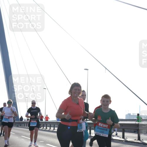 03.10.2026 - Köhlbrandbrückenlauf Tim E. http://msf.ph/oto/10617906 03.10.2026 09:35:55 Position 1 1230 meine-sportfotos.de
