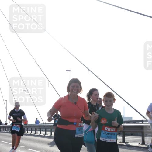 03.10.2026 - Köhlbrandbrückenlauf Tim E. http://msf.ph/oto/10617910 03.10.2026 09:35:55 Position 1 123, 1230 meine-sportfotos.de