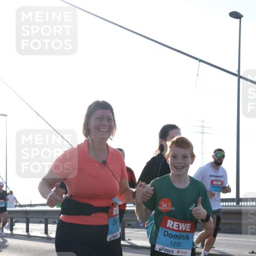 03.10.2026 - Köhlbrandbrückenlauf Tim E. http://msf.ph/oto/10617925 03.10.2026 09:35:56 Position 1 1230 meine-sportfotos.de