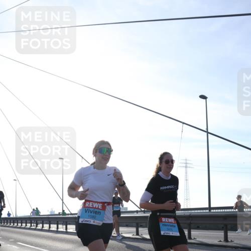 03.10.2026 - Köhlbrandbrückenlauf Tim E. http://msf.ph/oto/10617957 03.10.2026 09:35:58 Position 1 1582, 3470 meine-sportfotos.de
