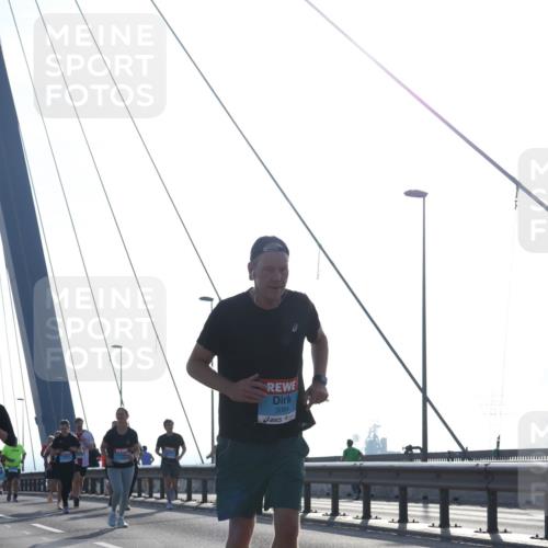 03.10.2026 - Köhlbrandbrückenlauf Tim E. http://msf.ph/oto/10617959 03.10.2026 09:35:59 Position 1 3084 meine-sportfotos.de