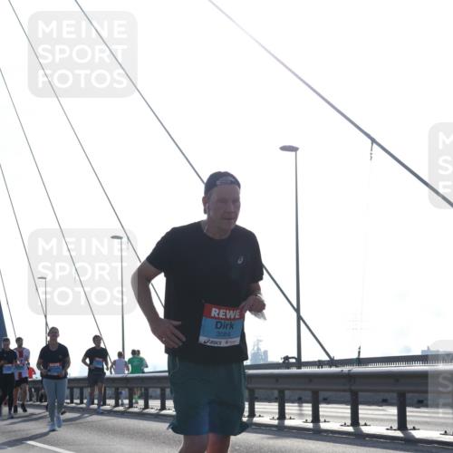 03.10.2026 - Köhlbrandbrückenlauf Tim E. http://msf.ph/oto/10617972 03.10.2026 09:35:59 Position 1 3084 meine-sportfotos.de