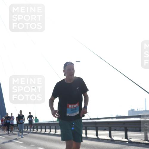 03.10.2026 - Köhlbrandbrückenlauf Tim E. http://msf.ph/oto/10617977 03.10.2026 09:36:00 Position 1  meine-sportfotos.de