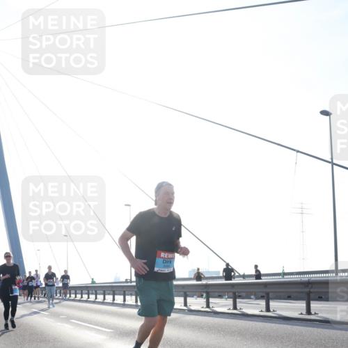 03.10.2026 - Köhlbrandbrückenlauf Tim E. http://msf.ph/oto/10617989 03.10.2026 09:36:00 Position 1  meine-sportfotos.de