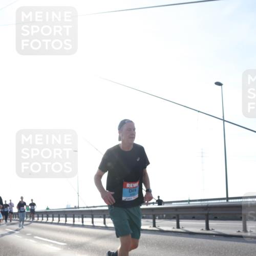 03.10.2026 - Köhlbrandbrückenlauf Tim E. http://msf.ph/oto/10617990 03.10.2026 09:36:01 Position 1  meine-sportfotos.de