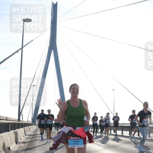 03.10.2026 - Köhlbrandbrückenlauf Tim E. http://msf.ph/oto/10618047 03.10.2026 09:36:05 Position 1 3778 meine-sportfotos.de