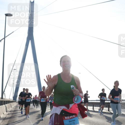 03.10.2026 - Köhlbrandbrückenlauf Tim E. http://msf.ph/oto/10618053 03.10.2026 09:36:06 Position 1 3778 meine-sportfotos.de