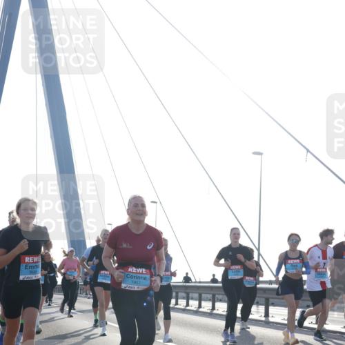 03.10.2026 - Köhlbrandbrückenlauf Tim E. http://msf.ph/oto/10618061 03.10.2026 09:36:06 Position 1 3689, 1957 meine-sportfotos.de
