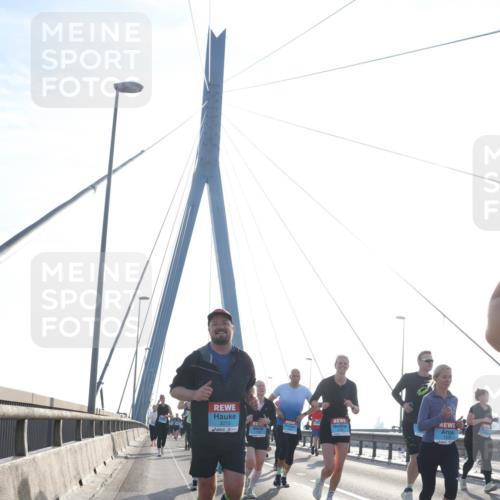 03.10.2026 - Köhlbrandbrückenlauf Tim E. http://msf.ph/oto/10618086 03.10.2026 09:36:08 Position 1 3215, 1238 meine-sportfotos.de