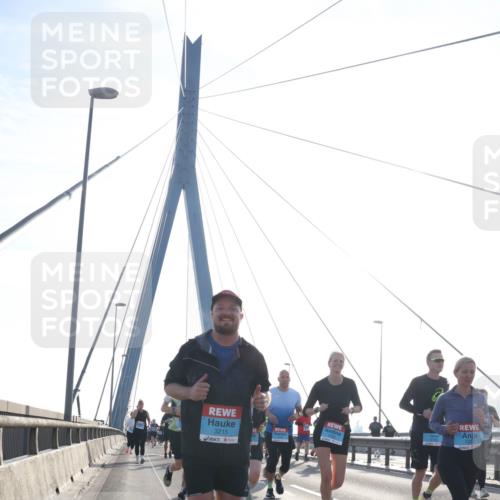 03.10.2026 - Köhlbrandbrückenlauf Tim E. http://msf.ph/oto/10618094 03.10.2026 09:36:09 Position 1 3215, 1233 meine-sportfotos.de