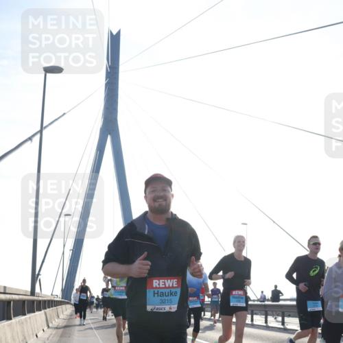 03.10.2026 - Köhlbrandbrückenlauf Tim E. http://msf.ph/oto/10618098 03.10.2026 09:36:09 Position 1 3215 meine-sportfotos.de