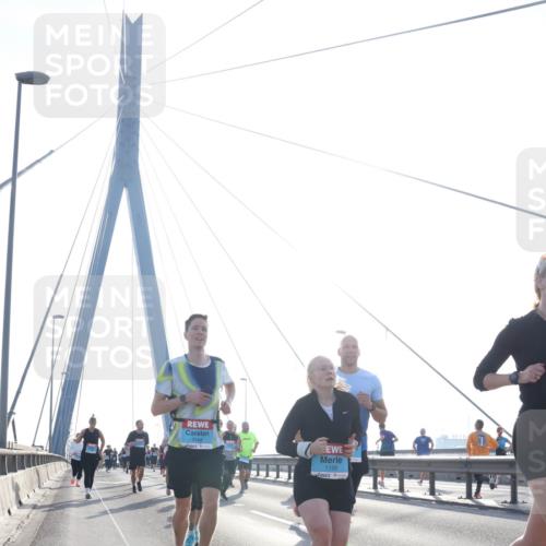 03.10.2026 - Köhlbrandbrückenlauf Tim E. http://msf.ph/oto/10618114 03.10.2026 09:36:10 Position 1 1160, 1159 meine-sportfotos.de