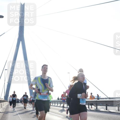 03.10.2026 - Köhlbrandbrückenlauf Tim E. http://msf.ph/oto/10618119 03.10.2026 09:36:10 Position 1 1160, 115 meine-sportfotos.de