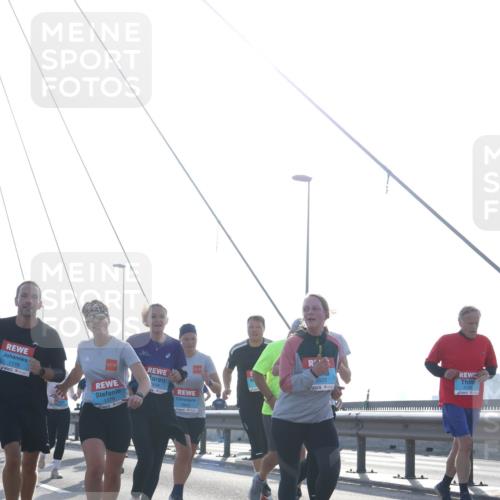 03.10.2026 - Köhlbrandbrückenlauf Tim E. http://msf.ph/oto/10618158 03.10.2026 09:36:13 Position 1 1178, 52, 1176, 3106 meine-sportfotos.de