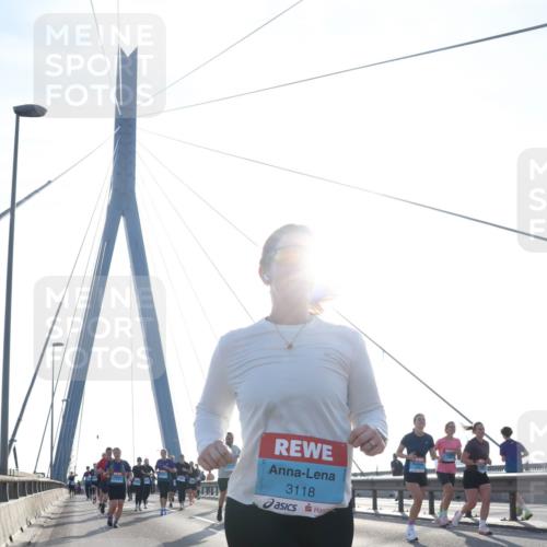 03.10.2026 - Köhlbrandbrückenlauf Tim E. http://msf.ph/oto/10618248 03.10.2026 09:36:18 Position 1 3118 meine-sportfotos.de