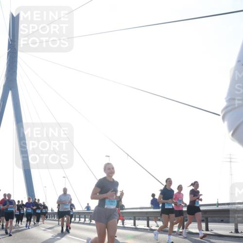 03.10.2026 - Köhlbrandbrückenlauf Tim E. http://msf.ph/oto/10618258 03.10.2026 09:36:19 Position 1  meine-sportfotos.de