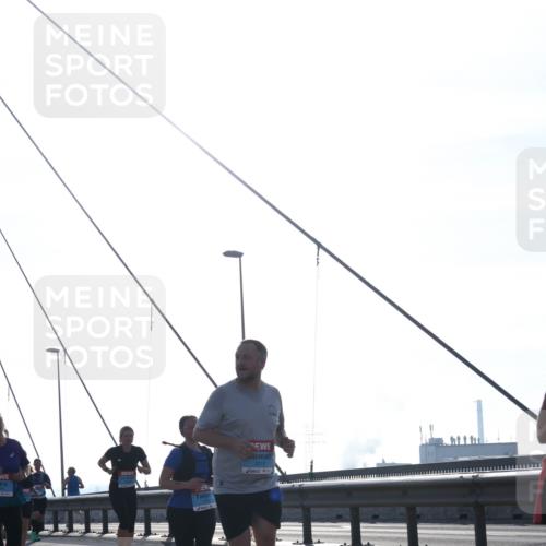 03.10.2026 - Köhlbrandbrückenlauf Tim E. http://msf.ph/oto/10618286 03.10.2026 09:36:21 Position 1 3317 meine-sportfotos.de